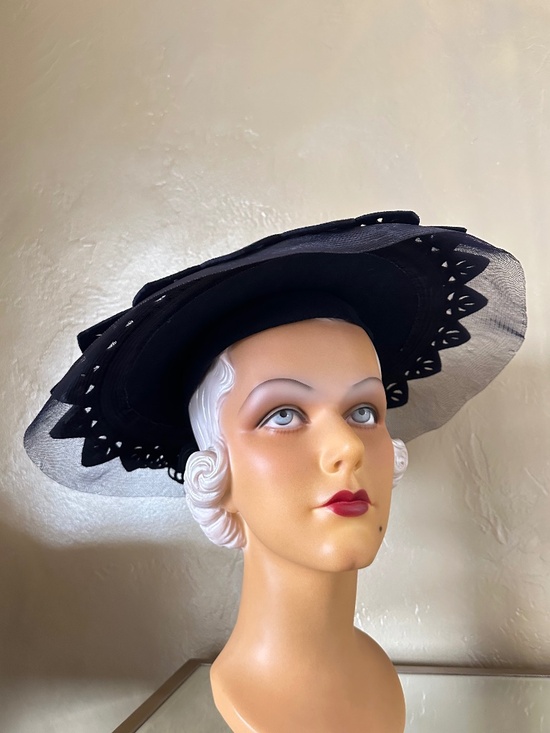 HIGH FASHION VINTAGE NAVY FELT WIDE BRIM HAT + CUTOUTS/CRIN EDGE/FEATHERS main image 8